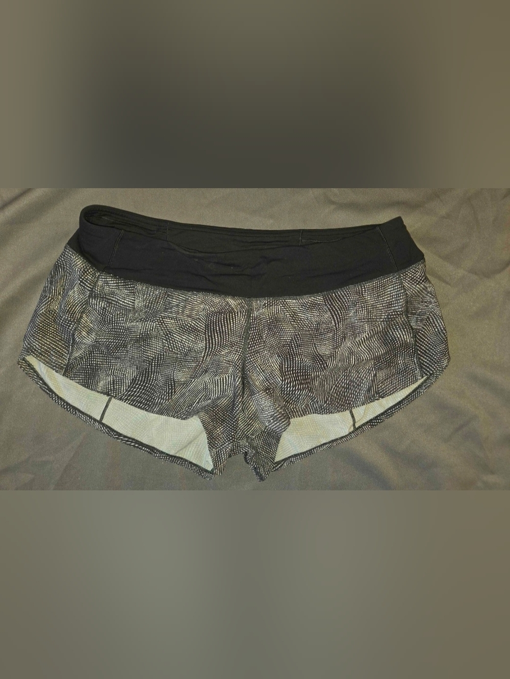 Lululemon Speed Up Shorts – Size 10 (Black/Gray Pattern) - Picture 2 of 7